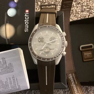 Omega Moonswatch Saturn Men's Watch - Full set plus extra rubber strap